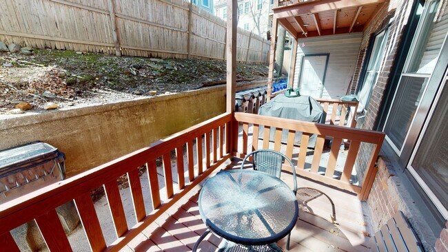 Building Photo - 672 Washington St