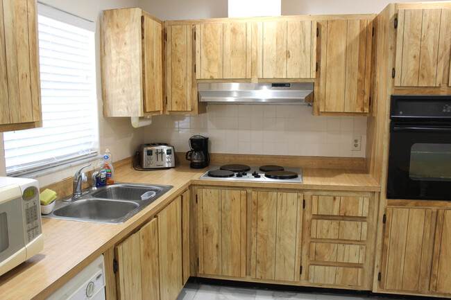 Building Photo - 5730 Fernley Dr E