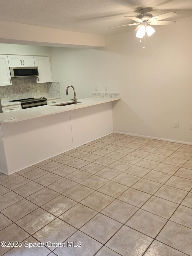 Building Photo - 8732 Croton Ct