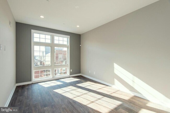 Building Photo - 1340 S 13th St