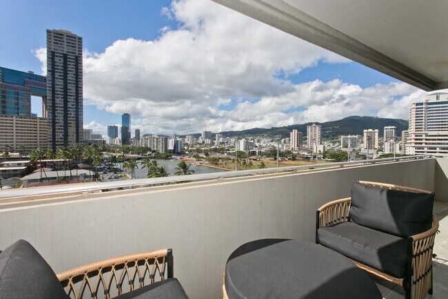 Building Photo - 2015 Ala Wai Blvd