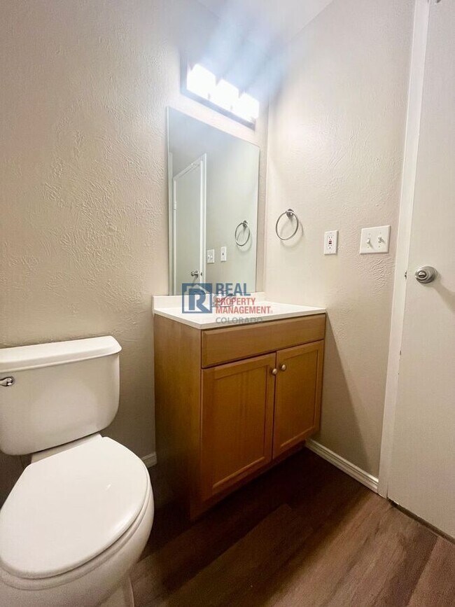 Building Photo - 392 W Rockrimmon Blvd