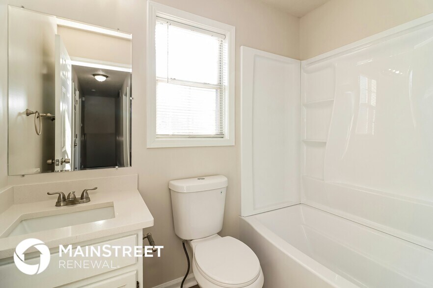 Building Photo - 211 Hampton Dr