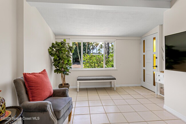 Building Photo - 251 Avenida De La Vista