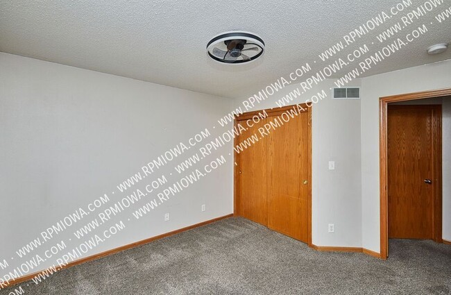 Building Photo - 1913 NW Pleasant St