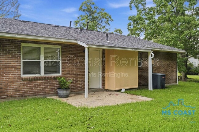 Building Photo - 1601 Lewis Ave
