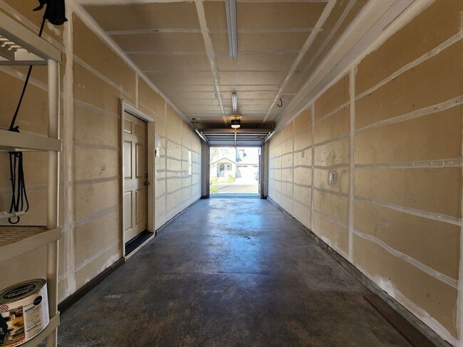 Building Photo - 4 Bedroom for Rent in NW Santa Rosa