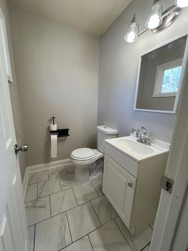 Building Photo - 3 Bedroom, 1.5 Bath Home in Dearing