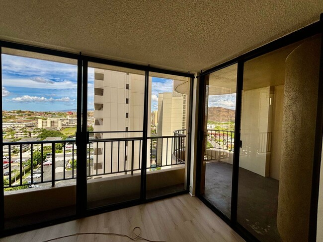 Building Photo - AVAILABLE May 15, 2025 | 2 Bedroom, 2 Bath...
