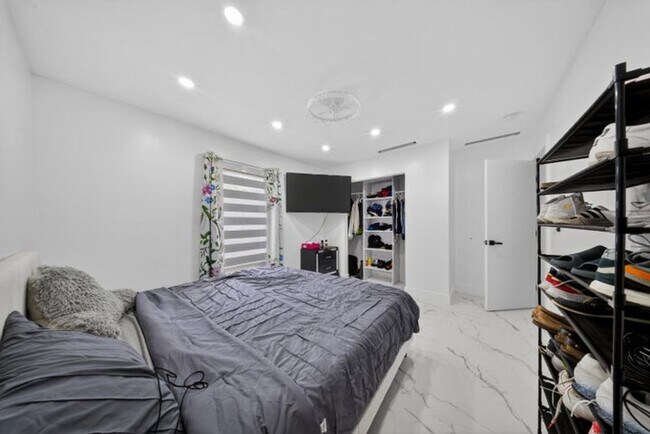 Building Photo - 849 Camellia Dr