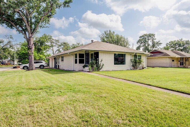 Primary Photo - 1730 Wilde Rock Way