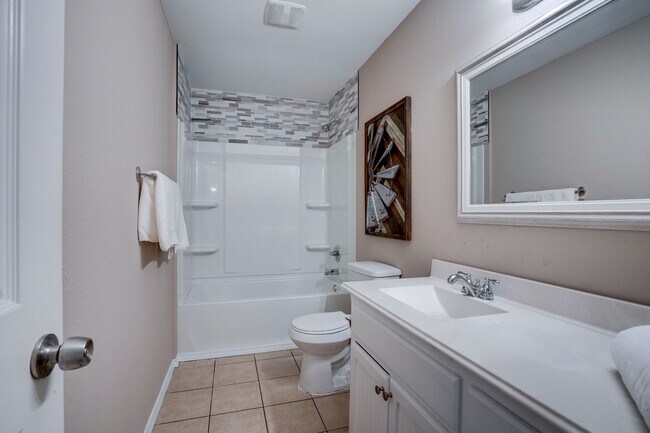 Building Photo - 1906 N Chambers Ter