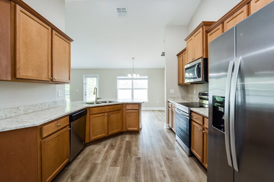 Building Photo - 7636 Sloewood Dr