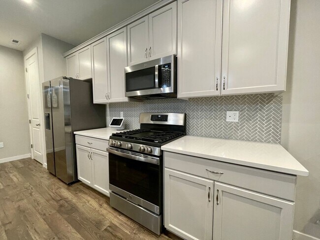 Building Photo - Hillsboro 3 Bed 2.5 Bath Townhome in Reeds Crossing ~ Includes A/C, 2 Car Garage w/ Level 2 Charg...