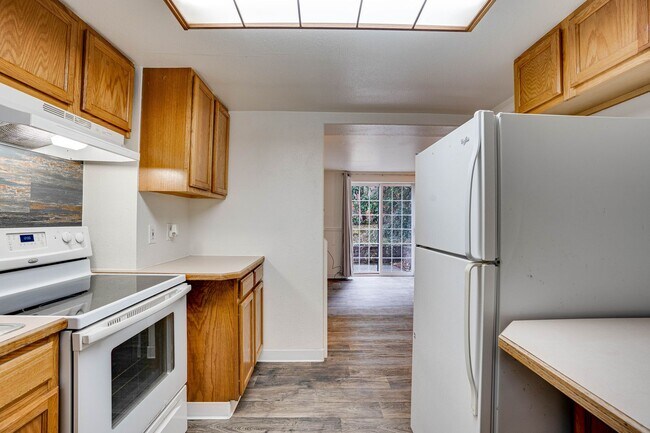 Building Photo - 3221210