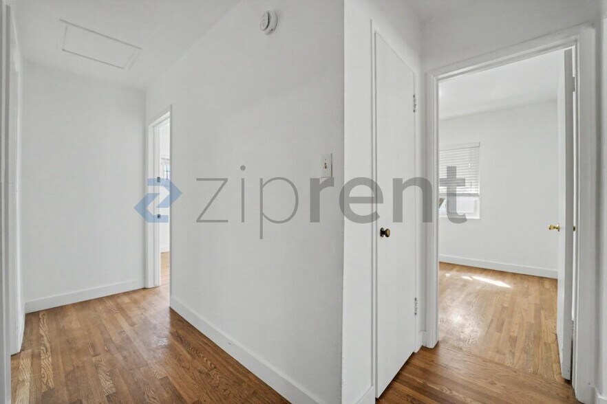 Building Photo - Unit