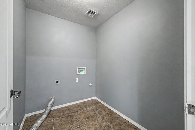 Building Photo - 11207 W Hopi St