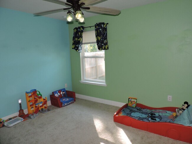 Building Photo - Almost new four bedroom home with solar pa...