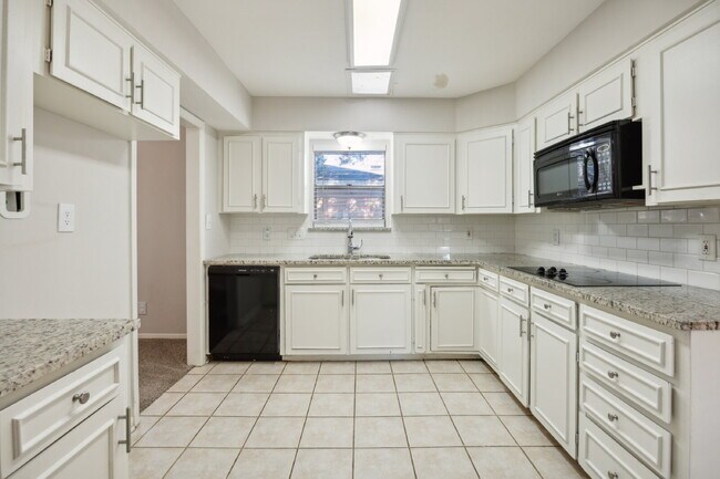 Building Photo - 1725 Northcrest Dr