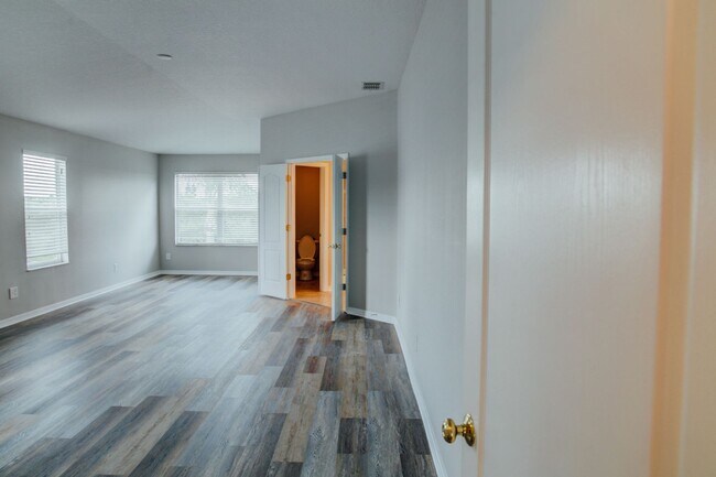 Building Photo - Elegant 5-Bedroom Pool Home with 3-Car Gar...