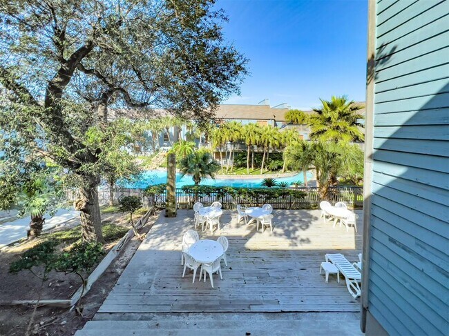 Building Photo - 8100 Seawall Blvd