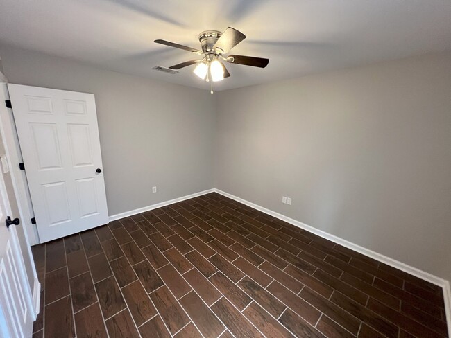 Building Photo - Charming updated 3 bedroom, 2 bath home in...