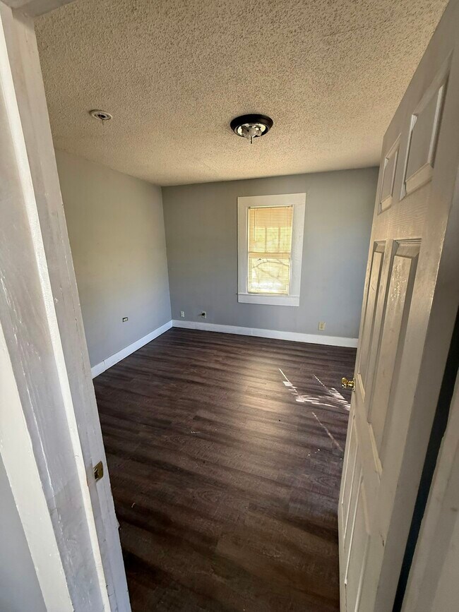 Building Photo - 1161 McRae Ave