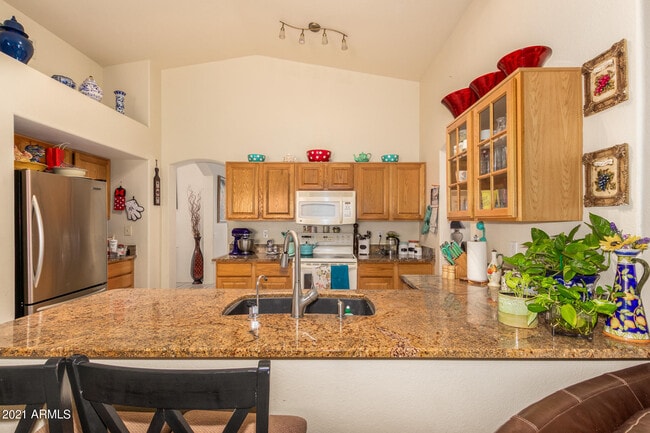 Building Photo - 542 S Cholla St
