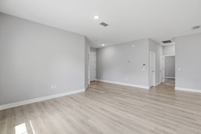 Building Photo - 5574 SW 128th Pl