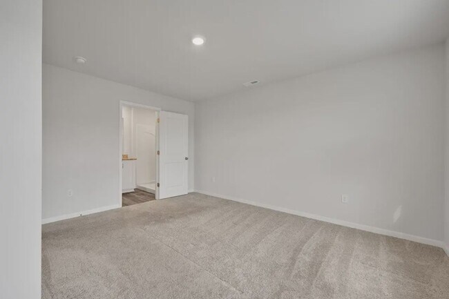 Building Photo - 130 Maple Run Dr