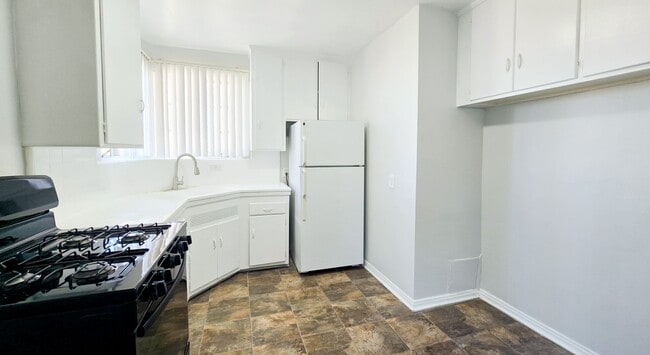 Interior Photo - 478 Landfair Ave