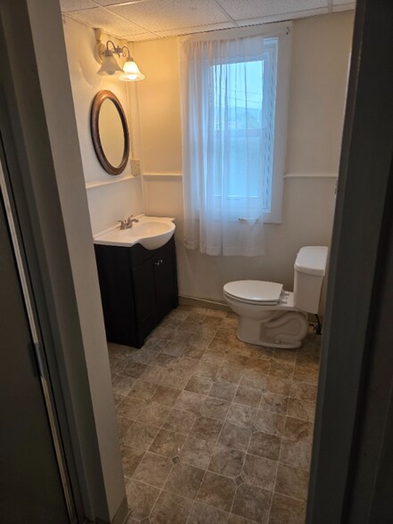 Building Photo - 806 13th St