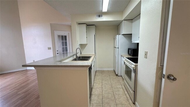 Building Photo - 405 Fountainhead Cir