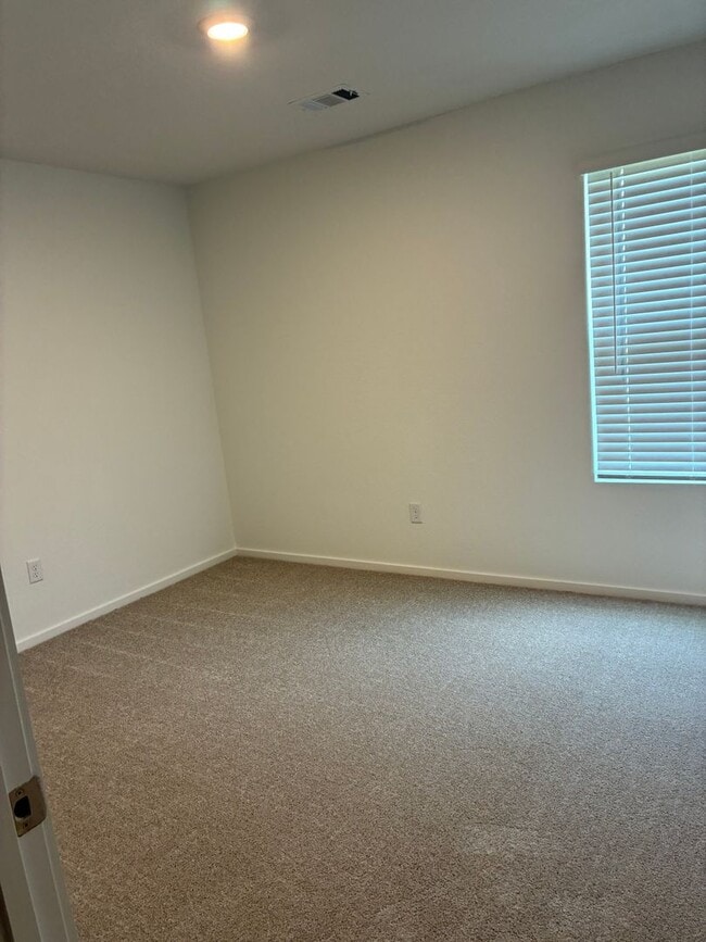 Building Photo - 1406 Manor Ct