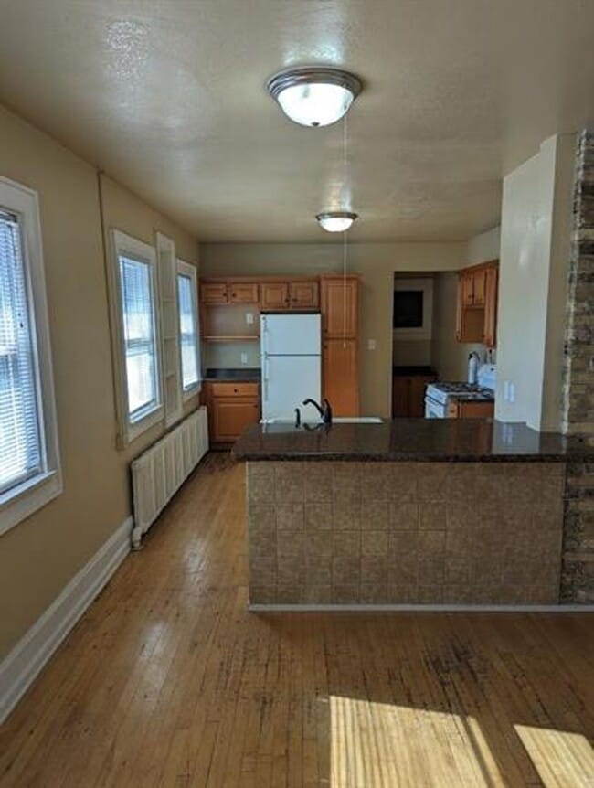 Building Photo - 3035 N Stowell Ave