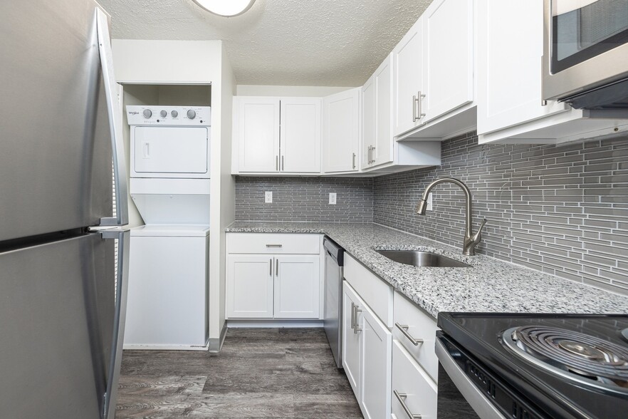 Building Photo - Westpointe Apartment Homes