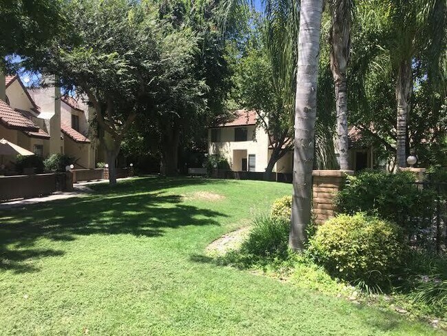 Building Photo - 3 br, 2 bath House - 2890 Huntington Blvd ...