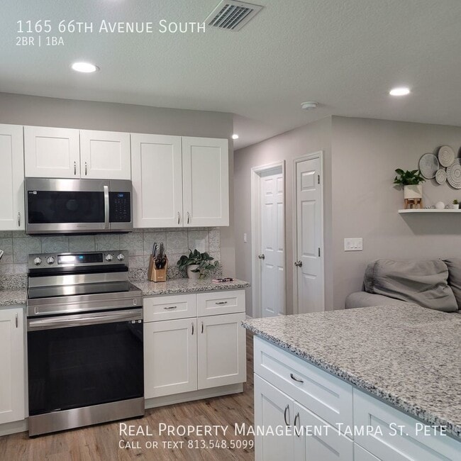 Building Photo - OUTSTANDING ST PETERSBURG POOL HOME AVAILA...