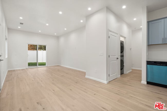 Building Photo - 4824 Saloma Ave
