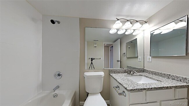 Building Photo - 341 Wright St