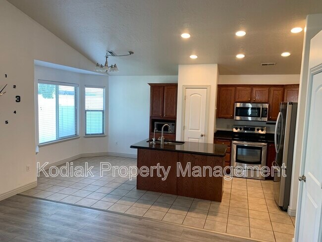 Building Photo - 312 Greenwich Dr