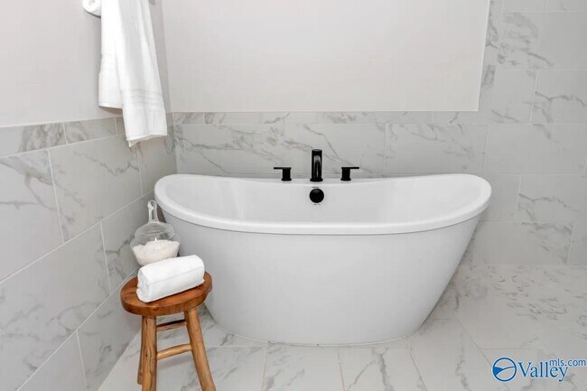 Building Photo - 10 Mountain Vis Cir