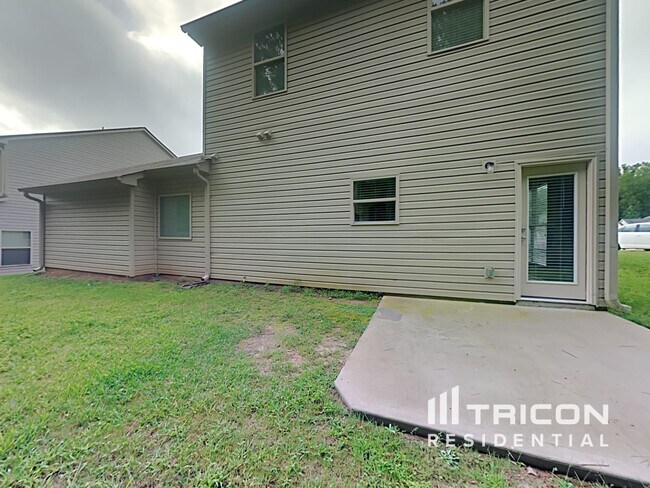 Building Photo - 347 Hawthorn Dr