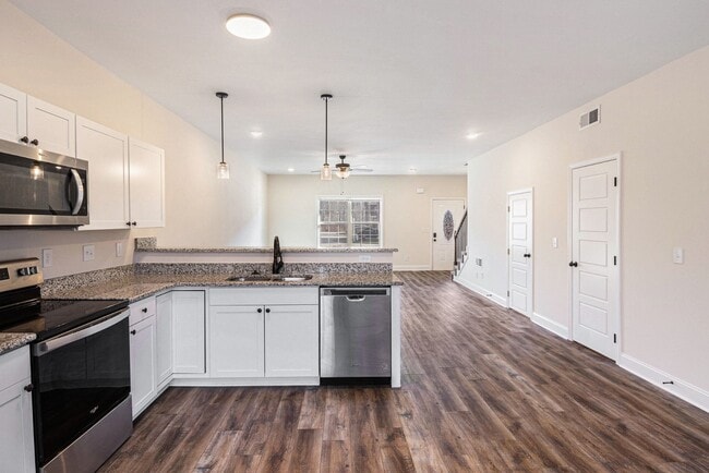 Building Photo - 550 Peachers Mill Rd