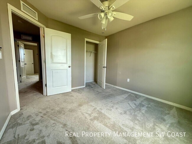 Building Photo - 1731 NW 25th Ln