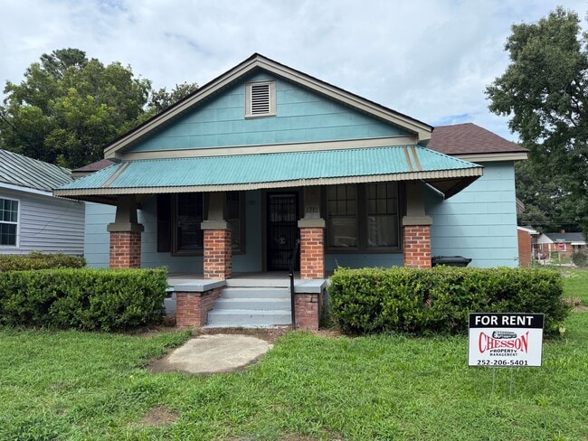Primary Photo - 1213 Washington St E
