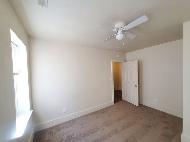 Building Photo - 420 W 31st St