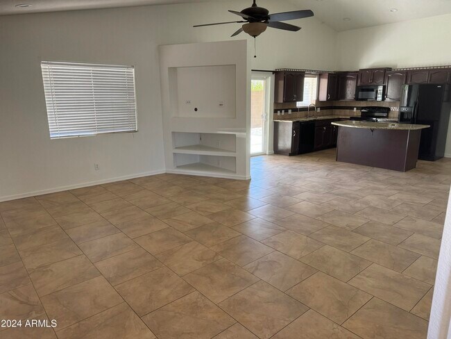 Building Photo - 491 E San Pedro Ave