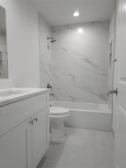 Building Photo - 9557 NW 2nd Pl