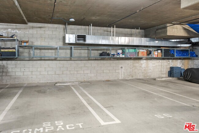 Building Photo - 5935 Playa Vista Dr